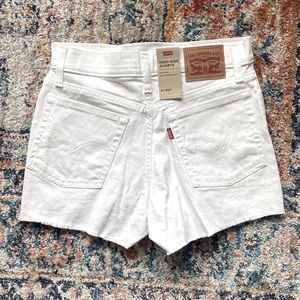 NWT Levi’s High-Rise White Shorts